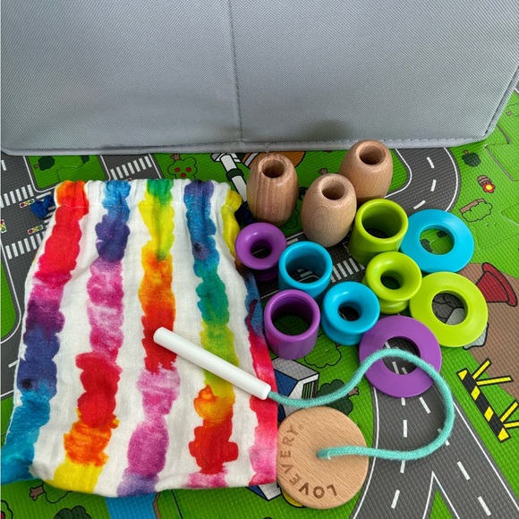 Lovevery Threadable Bead Kit - Picture 2 of 3